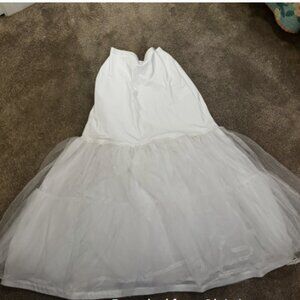 David's Bridal Medium White A Line Silhouette Slip